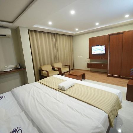 Hotel Bigmall Residency Kannangad Exterior foto